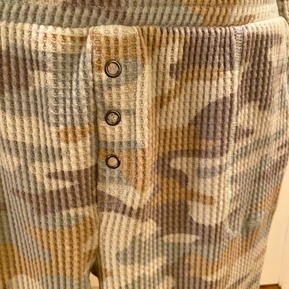 Z Supply Camo Waffle Knit Sweat Set 🩶🤍🤎🩵 - Picture 9 of 16